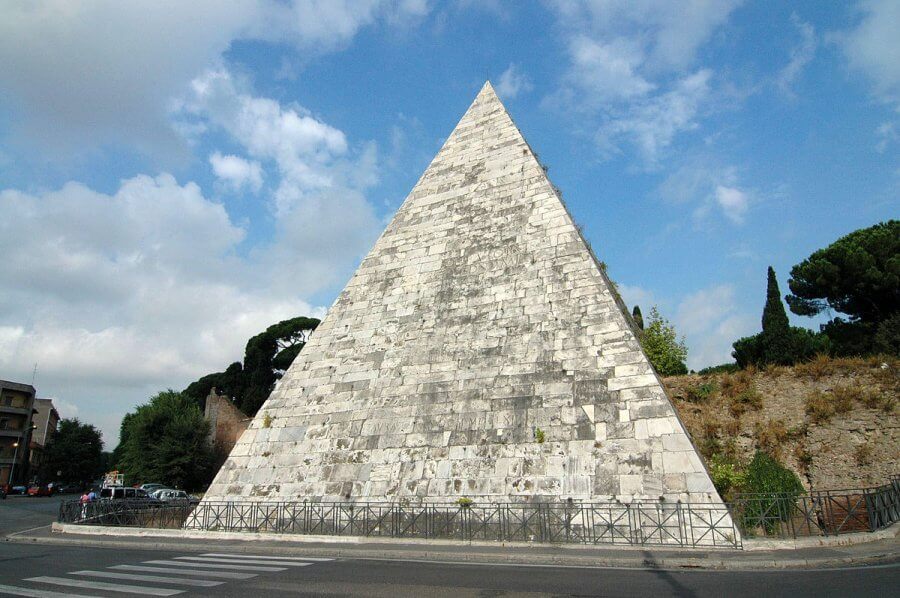 Пирамида Цестия, Рим, Италия
